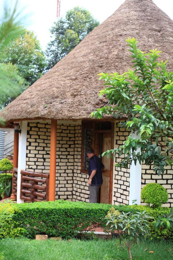 Elite Backpackers Services Masaka Buitenkant foto