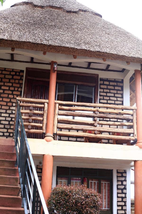 Elite Backpackers Services Masaka Buitenkant foto