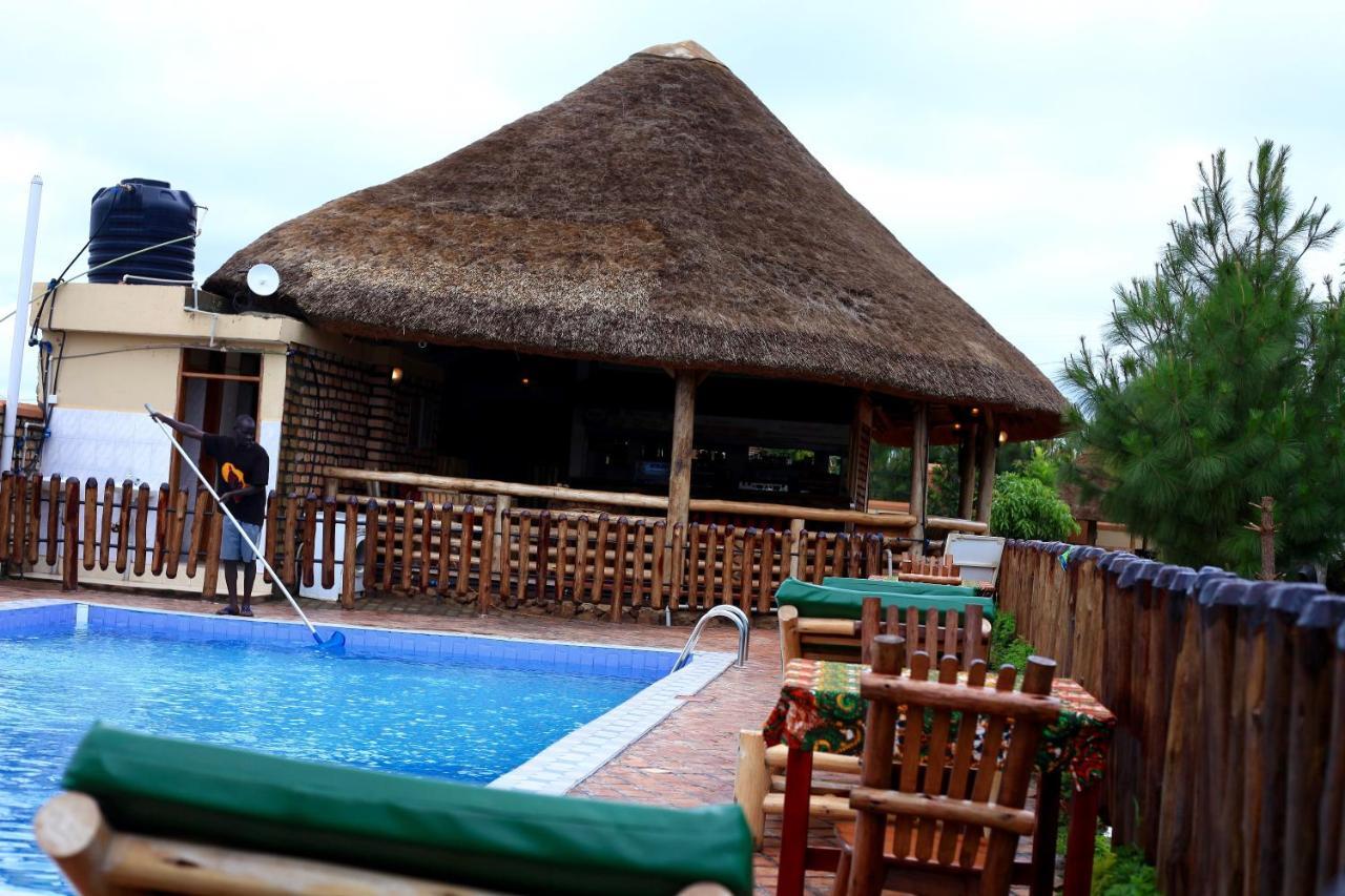 Elite Backpackers Services Masaka Buitenkant foto
