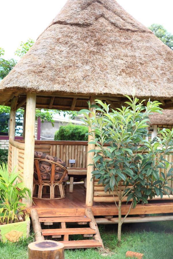 Elite Backpackers Services Masaka Buitenkant foto