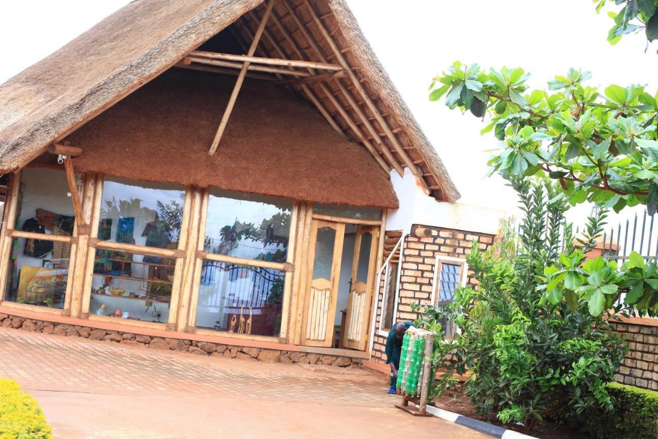Elite Backpackers Services Masaka Buitenkant foto