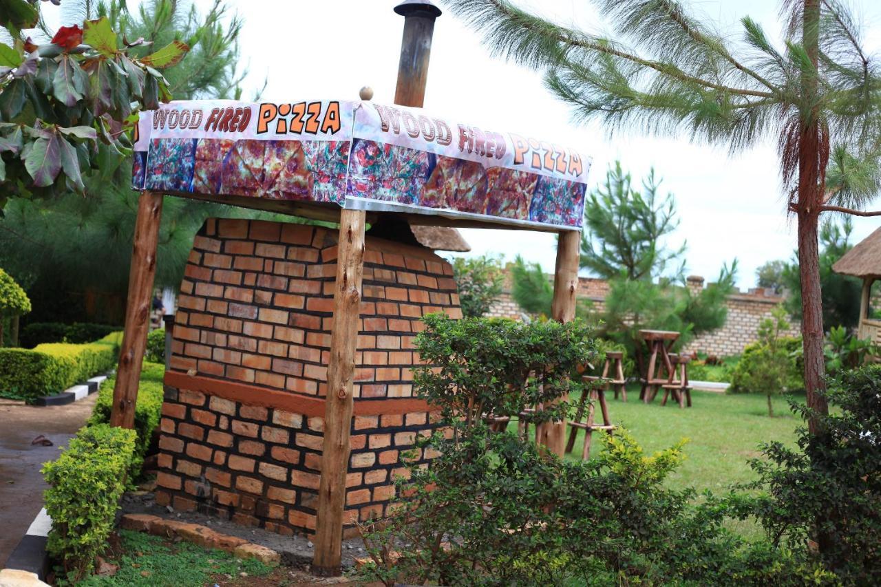 Elite Backpackers Services Masaka Buitenkant foto