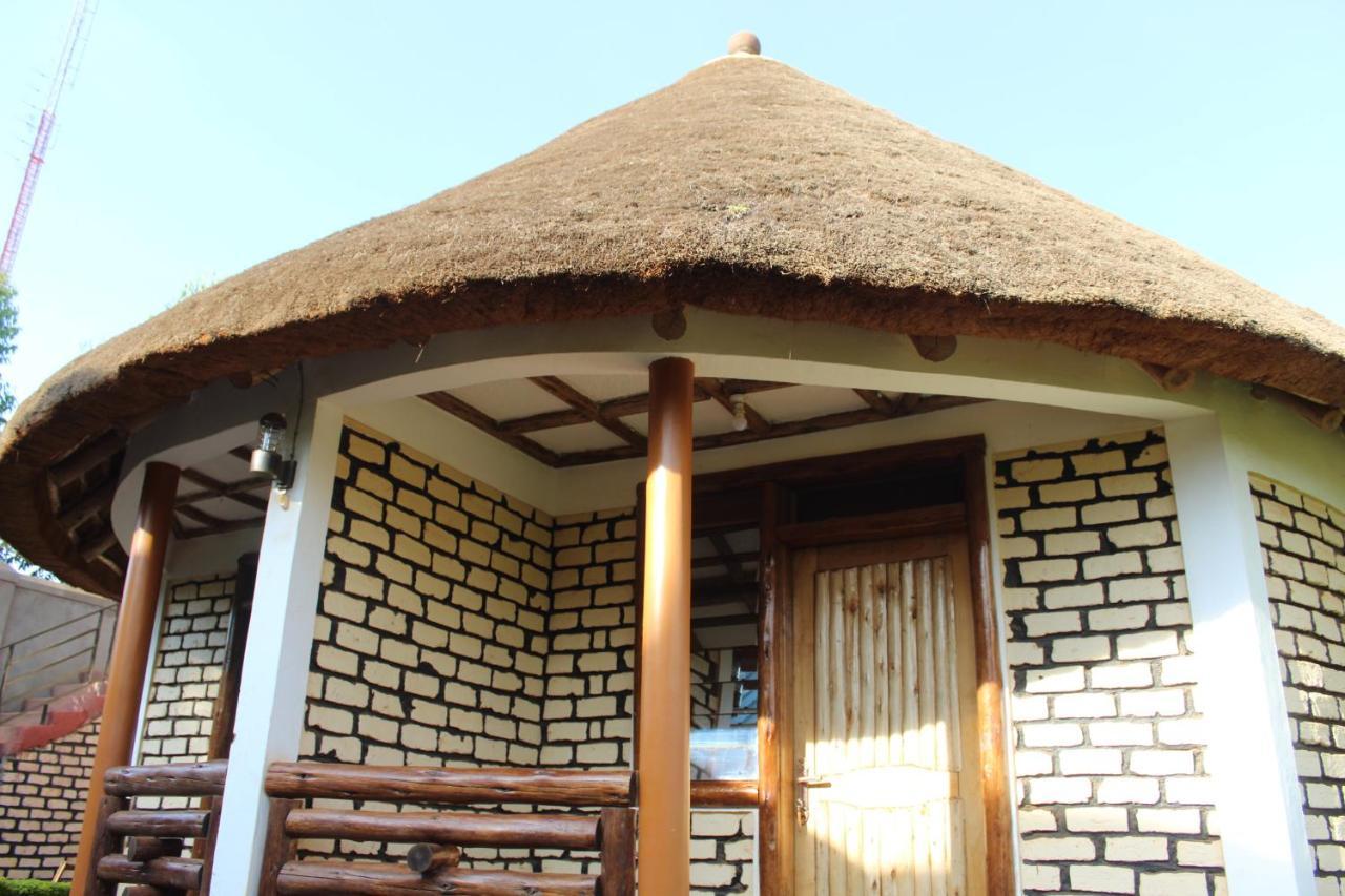 Elite Backpackers Services Masaka Buitenkant foto
